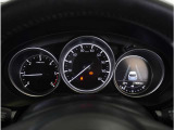 【明るく見やすいメーター】視認性が良く明るく見やすいメーター。運転者にとって見やすいメーターは運転していても疲れないですよね。