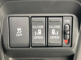 【両側パワースライドドア】スマートキーや運転席のスイッチで後席両側スライドドアの開閉が可能♪電動だから力を入れてドアを開ける必要が無く、小さなお子様でも簡単に開け閉めでき快適です♪