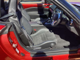 ドライバーがまっすぐ適正な姿勢で座り操作できるマツダならではのペダルレイアウトで運転をしやすく、疲れにくい運転席です。