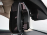 【ルームミラー一体型ETC】BMWといえばルームミラー一体型のETC。ドライバーから差し込めるかたちになっておりますので、差し忘れの際も慌てずにご利用いただけます。