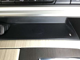 Qiの置くだけ充電も付いています