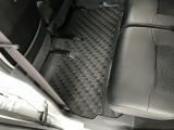 しっかりと汚れ、砂ぼこりを落とし足元まで清潔な車内空間を作り上げております♪