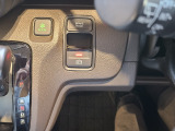 【電子パーキングブレーキ】スイッチ操作で作動・解除ができ、坂道発進時も安心です。