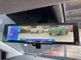 インテリジェント ルームミラー 車両後方に装着した高解像度カメラの映像をミラー面に映し出すので、車内の状況、天候等に影響されずクリアな後方視界を確保出来ます。※スイッチにて通常のミラーへ切替が出来ます