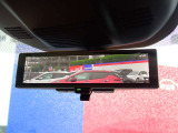 後方をカメラで映し出すスマートルームミラー♪