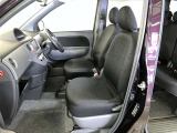 高いホールド性で運転姿勢が安定します。長距離ドライブでも疲れにくいのが魅力です。快適なドライビングライフをお送りください♪