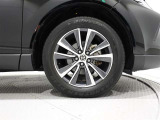 タイヤサイズは(225/60R18)で純正アルミホイールです