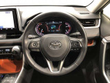 ハンドルは車を運転する上で、ずっと握っている重要なパーツです。手にフィットする物がいいですよね♪