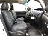 パワーシート搭載。微妙な調整が手軽にでき、最適なポジションで運転することが可能です。