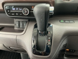 オートマチックシフトレバーは、手になじみ操作しやすい形状で安全運転にもつながります♪