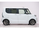 県内13店舗にて常時500台以上ダイハツ車を展示中です。見て、触って、納得のいく一台をぜひ見つけてください。