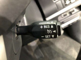 高速道路での長距離走行が楽になります。自動で速度を保ちつつクルーズコントロールが衝突軽減システムと連動し前方の車両を感知して車間距離を保つように速度調整をしてくれます。