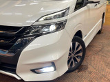 【LEDヘッドライト】悪天候や夜間走行時も良好な視界を確保し安心して運転できる高輝度LEDヘッドライトを装備!点灯速度が早く、消費電力も抑えられています。