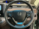 運転にかかわる様々な操作を安全に行えるように視点移動が少なく操作性に配慮されたスイッチ類が凝縮されたコクピットです。