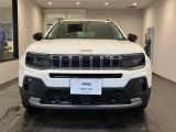 Jeep伝統のセブンスロットルグリルを引継現在風にアレンジされております。