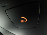 SOSコール/エアバックが展開するような深刻な事故において、自動でSOSコールを発信します。車内で急病人が出るような緊急時は、手動で発信可能です。