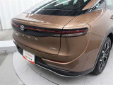 後方から接近する車両や歩行者を検知し、衝突被害の軽減に寄与するパーキングサポートブレーキ(後方接近車両・後方歩行者)が装備されています。