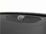 【Bowers&Wilkins ハイフィデリティ・オーディオシステム】精密にチューニングされたHi-Fiスピーカーと、革新的なフレッシュエア・サブウーファーを搭載。臨場感あふれるサウンドを届けます。