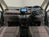 【前方視界】開放的な前方視界!運転がしやすく疲れにくいです♪窓が大きく、見通しがとっても良いおクルマですよ♪