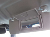 運転席バニティミラー。