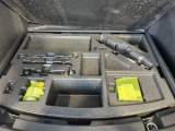ホイルレンチ パンク修理キットは荷室下