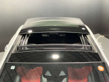 ガラス・スライディングルーフで明るい車内をお楽しみいただけます。シェード付きで日差しの強い日も安心です。