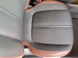 【運転席シート】へたりがちな運転席も大きなへたりがなく、綺麗な状態です。