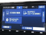 Bluetooth(ブルートゥース)接続機能付き。スマートフォンなどからお気に入りの音楽をワイヤレス再生できます。ドライブがさらに楽しくなりますね。
