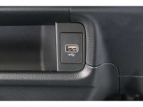 スマートフォンなどの音楽再生が可能なUSB接続ジャック装備車両です♪♪♪