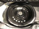 スペアタイヤを装備しています。いざと言う時には、使い慣れたスペアタイヤの方が安心です。