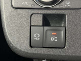 電動パーキングブレーキ付きなので自動でサイドブレーキがかかります