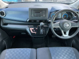 運転席まわりは機能的で操作しやすいです。