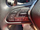 ステアリングスイッチ付きのハンドル!運転に支障をきたすことなくナビ操作が可能です!!