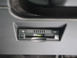 高速道路上に設置されたITSスポットと双方向通信を行うETC2.0ユニットは、ETC機能に加え、安全運転をサポートする交通情報を提供します。