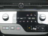感覚的にご利用頂けるタッチパネル式のオートエアコンです。前席シートヒーター、ハンドルヒーター装備です