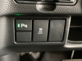 VSA装備車です。VSAはドライバーの操作と車の動きを見守っています。もし車の挙動が乱れたとき、4輪別々にブレーキをかけたり、エンジンパワーをしぼることによって車を安定させます。