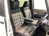 運転席、助手席☆ともにゆとりのある空間となっております♪