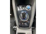 シフトレバー 近未来的なデザインで運転を楽しく演出します♪