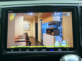 テレビ映像を表示できる画面を備えており、停車中の休憩時間などに映像を楽しめます。画面が見やすく、車内で過ごすひとときの気分転換にも便利な装備。お出かけ先での待ち時間にも活用いただけます。