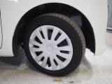 実車は夏用タイヤを装着、このムーヴにはスタッドレスタイヤが付属しています。