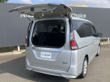 大きく開く。小さくも開く。選べる2つの開き方。デュアルバックドア