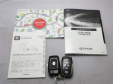 取説・メンテナンスノート・スマートキーの3点セットです。