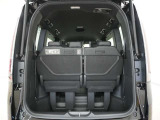 タテにもヨコにもワイドなテールゲート開口部と、低い開口部地上高により、重い荷物も簡単に積み込むことができます。広いラゲッジスペースで、普段使いから旅行まで、ざまざまなシーンで大活躍です。