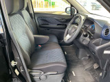 運転のしやすさや、乗り降りにも配慮した運転席