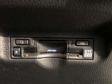 【ETC2.0装着車】カーナビと連携させることで全国の「ITSスポット」と双方向通信し渋滞を回避するルートを案内します。情報配信を受けるたびに最速のルートを再検索。料金所もストレスなく通過できます。