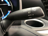 ライトスイッチです。「AUTO」にすると外の明るさに応じてスモールライト・ヘッドライトが自動でON・OFFします。夕暮れ時や屋内駐車場、トンネルなどに便利です。