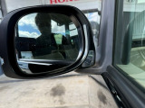 サイドアンダーミラー装備!車両側面の死角を確認しやすく、狭い場所でのすれ違いや駐車時にも便利です♪