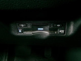 ETC車載器を装備しています。高速道路の料金所もストレスなく通行できます。すっきりとしたビルトインタイプですよ。
