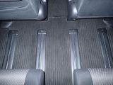 リアシートも足元が広々しています。足元が狭い車は乗っていても疲れますよね・・・これだけ広ければ後部座席の方も大満足!皆様で楽しいドライブを!