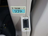 車椅子固定装置が備わっております☆